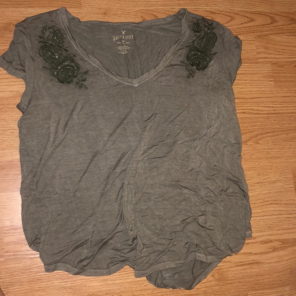 army green tshirt